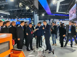 中國國際應急展快訊：應急管理部部長王祥喜了解凌天智能裝備集團無人化裝備創(chuàng)新與應用情況！
