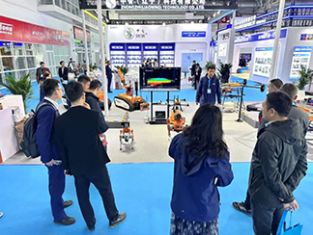 【消防機器狗系列亮相石油展】北京凌天滅火四足機器狗、偵察四足機器狗、運輸四足機器狗、消防系留滅火無人機等重點裝備亮相展會！